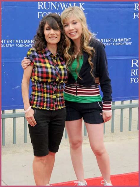 debra mccurdy|Jennette McCurdy Opens Up About Her Mom’s。